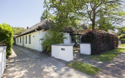 Stilvolles Atrium-Einfamilienhaus mit einzigartigem Dachgeschoss am Rissener Dorfkern
