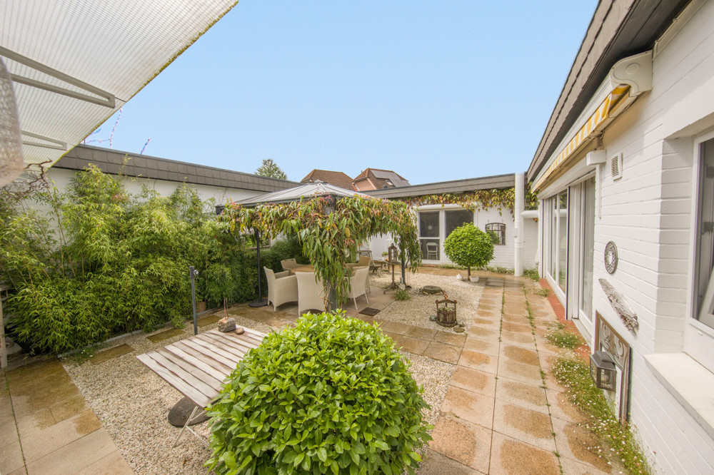 Modernisierter und sonniger 4 Zimmer-Atrium-Bungalow mit Garage am Forst Klövensteen