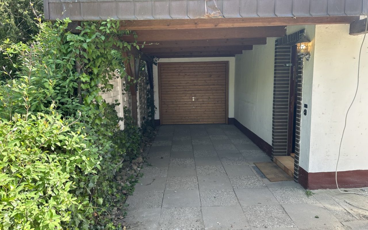 Carport und Garage
