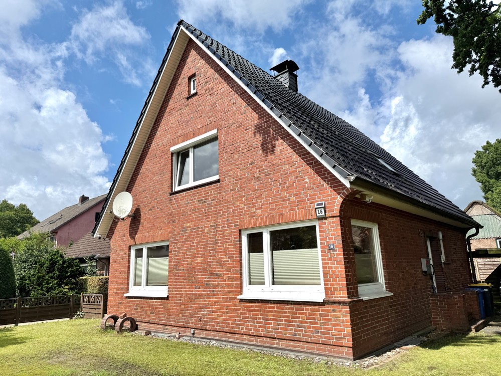 Familiengerechtes 5 1/2-Zimmer-Einfamilienhaus mit schönem Garten mitten im alten Dorfkern