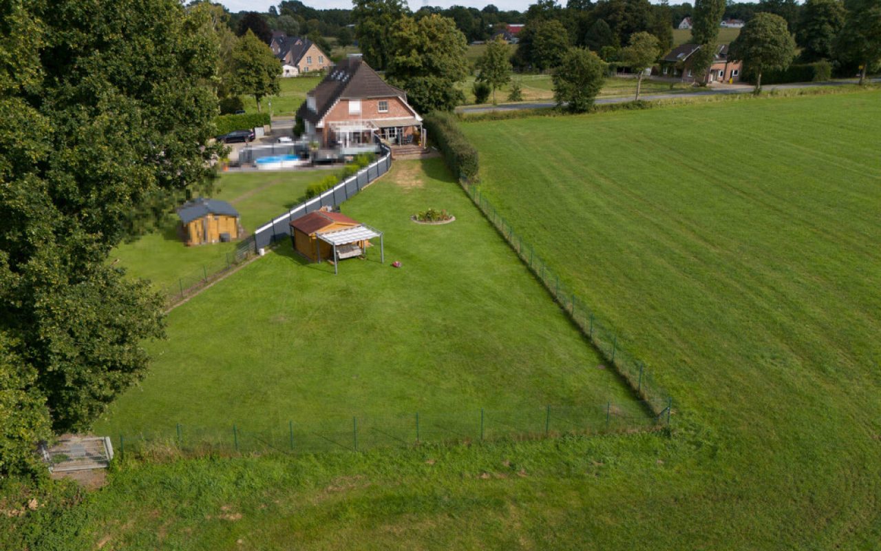 hintere Hausansicht fern