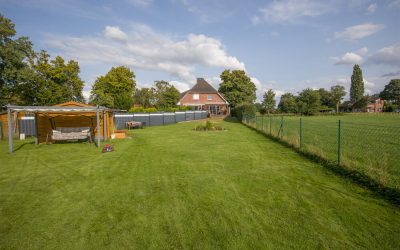 Moderne Doppelhaushälfte mit großem Grundstück am Feldrand