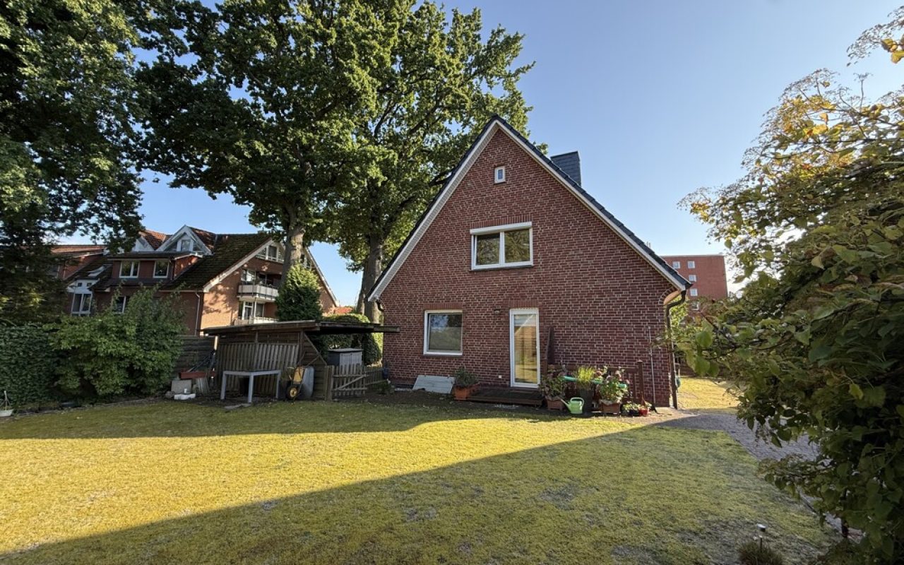 Hausansicht Garten