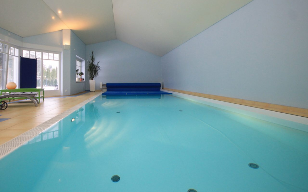 Schwimmhalle 