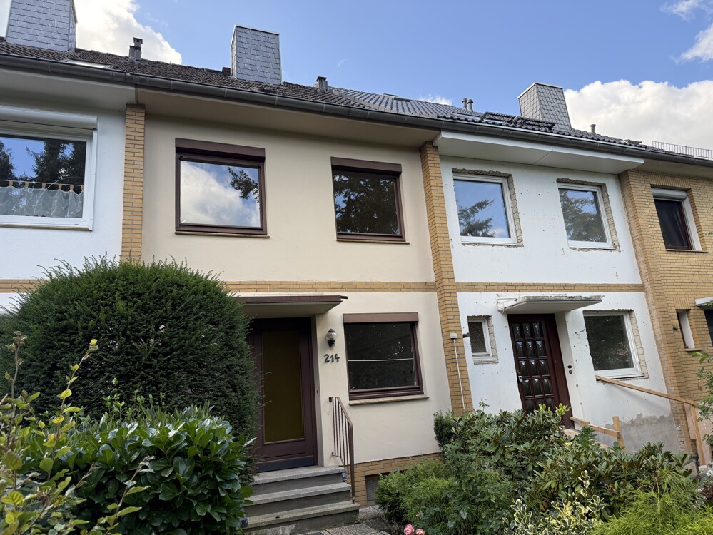 Familienfreundliches 4-Zi.-Reihenhaus mit Keller, Garten und Garage in Halstenbek-Krupunder