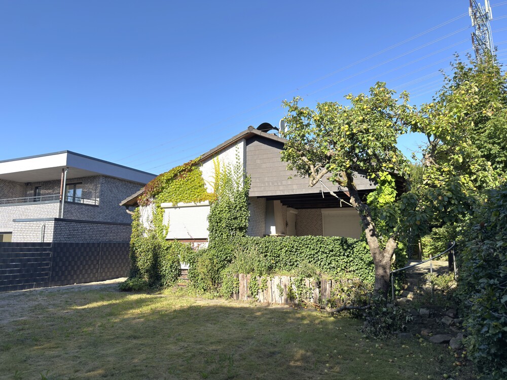 Charmantes Einfamilienhaus mit Vollkeller und Potential in ruhiger dritter Baureihe