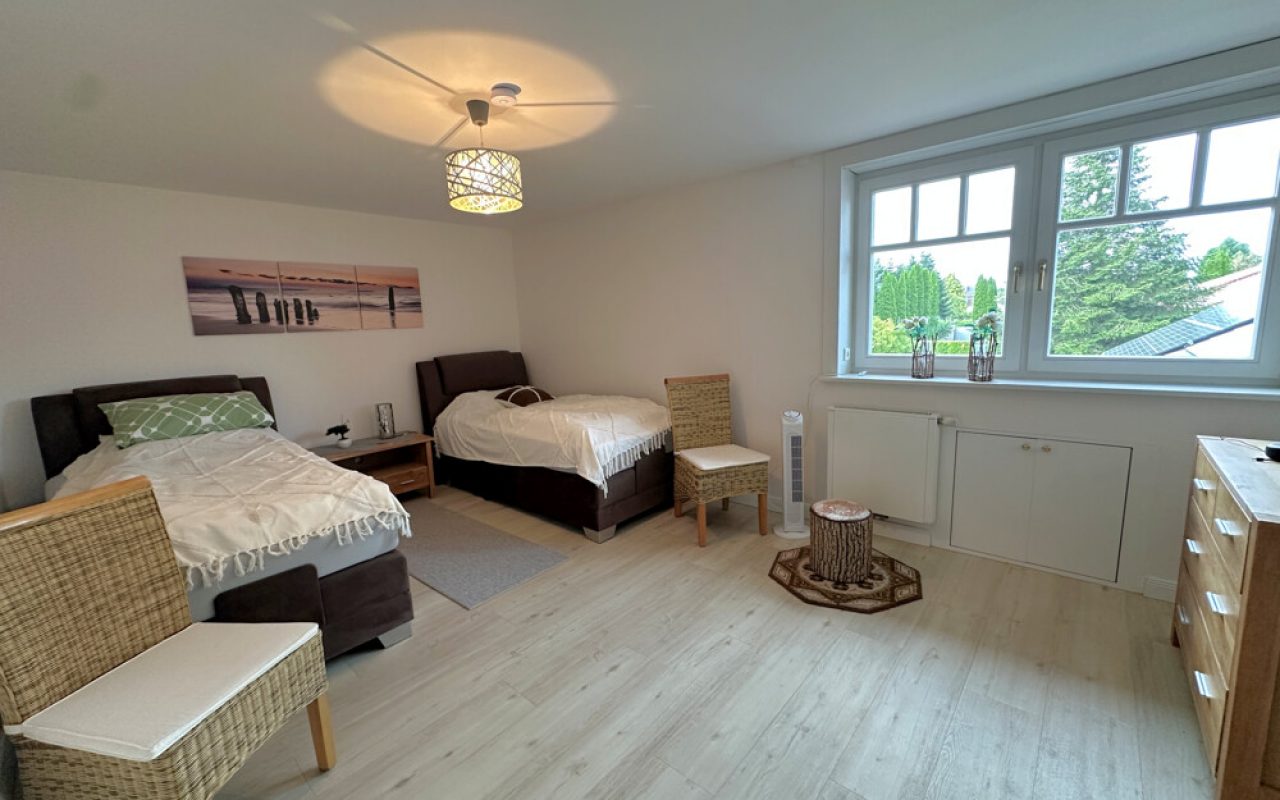 Zimmer 2 OG