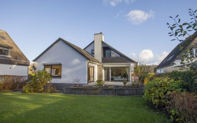 Am Forst Klövensteen Weißes 6-Zimmer-Einfamilienhaus mit Vollkeller und S/W-Garten im Ortsteil Waldenau