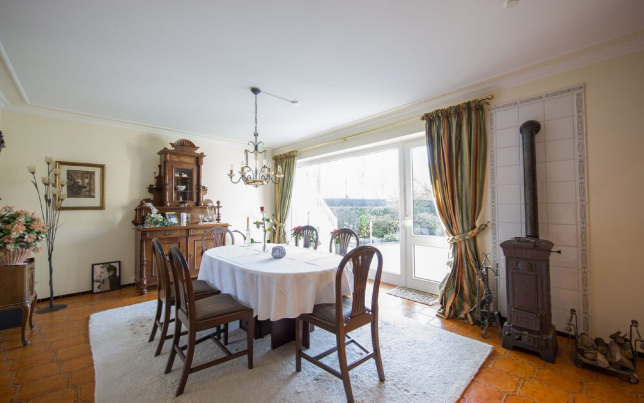 Esszimmer mit Bollerofen