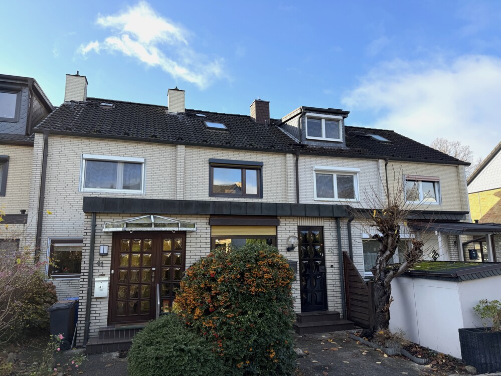 Ansprechendes Reihenhaus in Schenefeld mit Vollkeller und zwei Bädern Ansprechendes Reihenhaus in Schenefeld mit Vollkeller und zwei Bädern