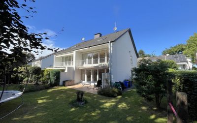 Familienfreundliche Doppelhaushälfte in zentraler Lage von Schenefeld mit Vollkeller und Stellplatz