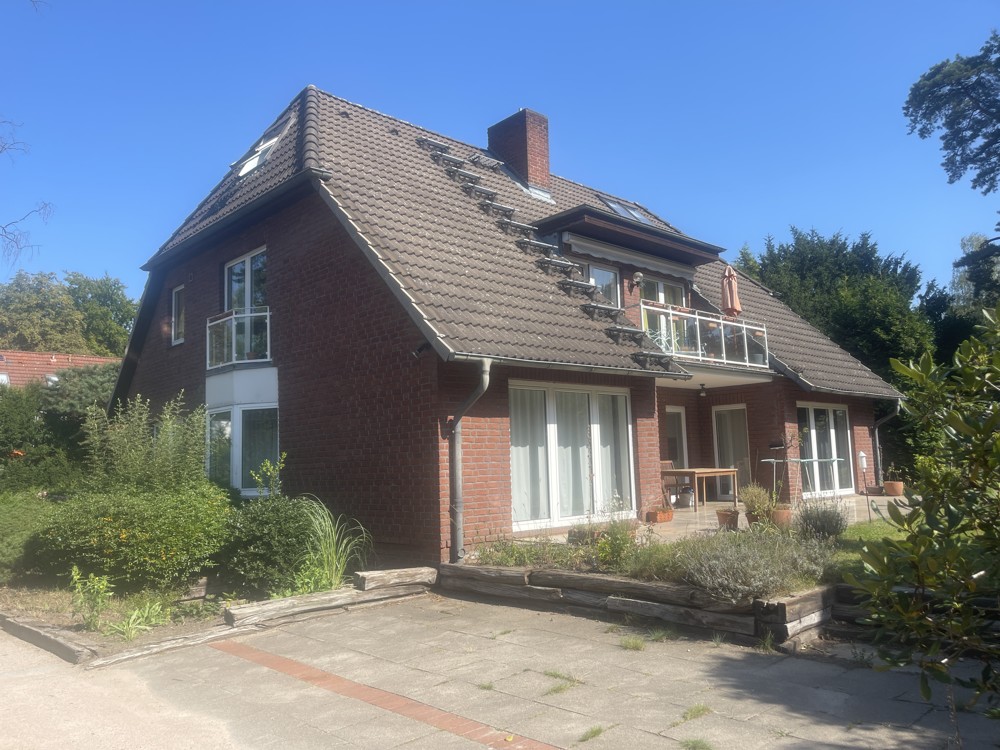 Elbe, Falkensteiner Ufer & Wittenbergener Heide Vermietetes Dreifamilienhaus in exponierter Villenlage